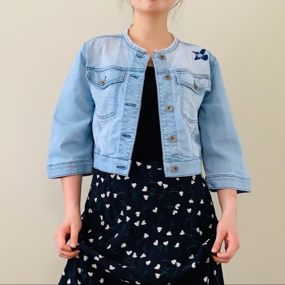 👚 3/$40 Cropped Embroidered Denim Jacket - Picture 2 of 10